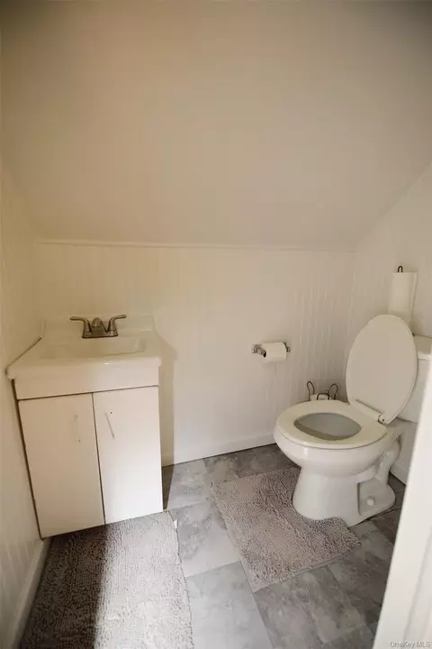 Bath - 20 Riverview Ct, Ossining, NY 10562 photo 1 of 5