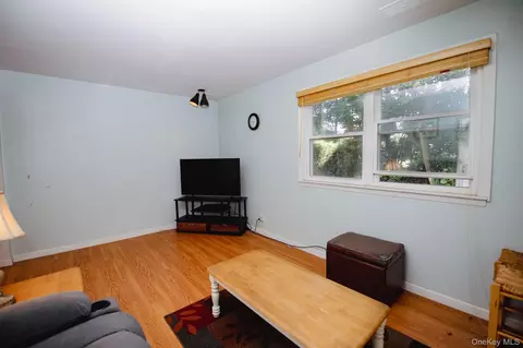 Living - 20 Riverview Ct, Ossining, NY 10562 photo 2 of 4
