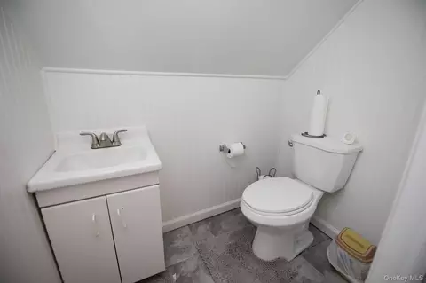 Bath - 20 Riverview Ct, Ossining, NY 10562 photo 2 of 5