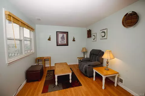 Living - 20 Riverview Ct, Ossining, NY 10562 photo 3 of 4