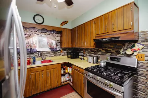 Kitchen - 20 Riverview Ct, Ossining, NY 10562 photo 3 of 3