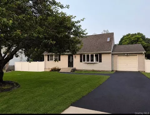 325 Harrison Ave, Miller Place, NY 11764