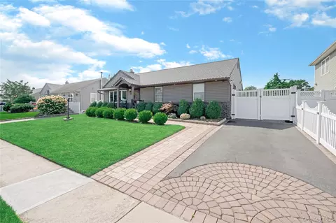 2538 1st Ave, East Meadow, NY 11554