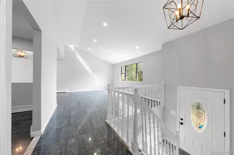 Entry Way - 25 Marshall St, Patchogue, NY 11772 photo 2 of 4