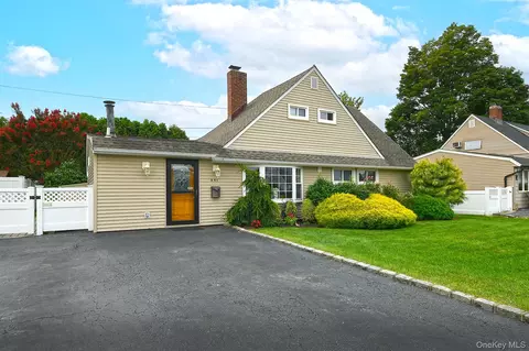 261 Elm Dr S, Levittown, NY 11756
