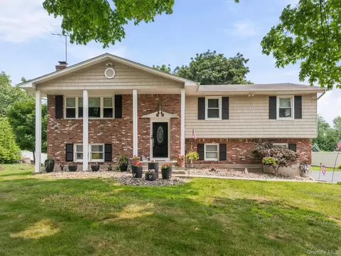25 Preakness Ln, Clarkstown, NY 10956