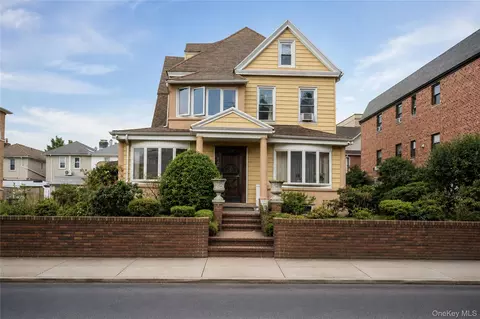 942 72nd St, Brooklyn, NY 11228