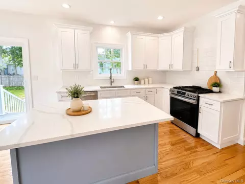 Kitchen - 7 Edgewater Dr, Mastic Beach, NY 11951 photo 4 of 4