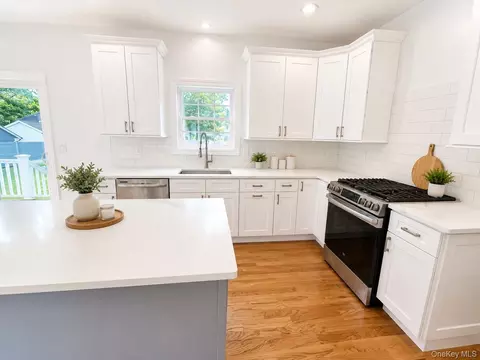 Kitchen - 7 Edgewater Dr, Mastic Beach, NY 11951 photo 2 of 4