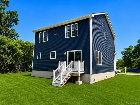 Exterior - 7 Edgewater Dr, Mastic Beach, NY 11951 photo 7 of 8