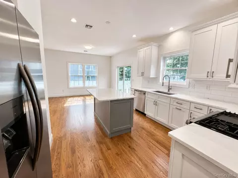 Kitchen - 7 Edgewater Dr, Mastic Beach, NY 11951 photo 3 of 4