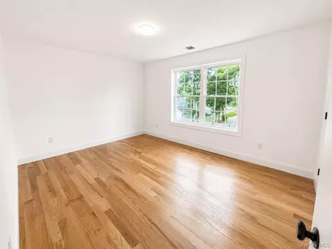 Bedroom - 7 Edgewater Dr, Mastic Beach, NY 11951 photo 4 of 5