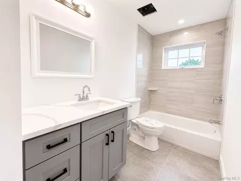 Bath - 7 Edgewater Dr, Mastic Beach, NY 11951 photo 4 of 4