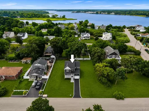 7 Edgewater Dr, Mastic Beach, NY 11951