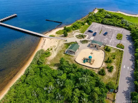 View/Area - 7 Edgewater Dr, Mastic Beach, NY 11951 photo 3 of 9