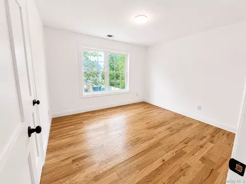 Bedroom - 7 Edgewater Dr, Mastic Beach, NY 11951 photo 5 of 5