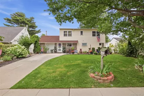 101 Blacksmith Rd E, Levittown, NY 11756