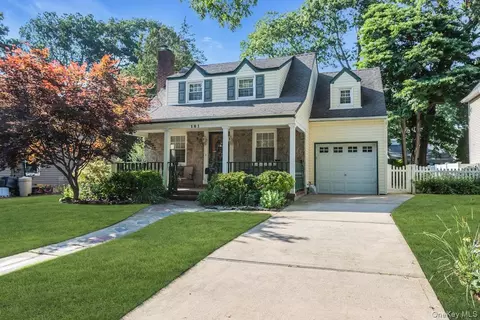 181 Woodbine Ave, Merrick, NY 11566