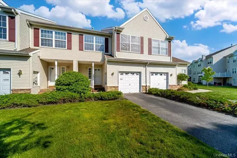 6204 High Ridge Ct, New Hamburg, NY 12590