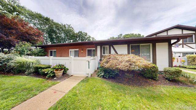 604 Blue Ridge Dr, Medford, NY 11763