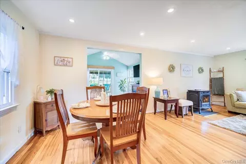 Dining - 17 Brian Rd, Wappingers Falls, NY 12590 photo 2 of 2