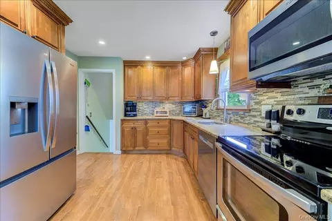 Kitchen - 17 Brian Rd, Wappingers Falls, NY 12590 photo 2 of 6
