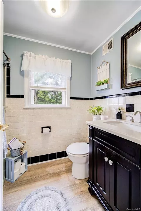 Bath - 17 Brian Rd, Wappingers Falls, NY 12590 photo 2 of 2