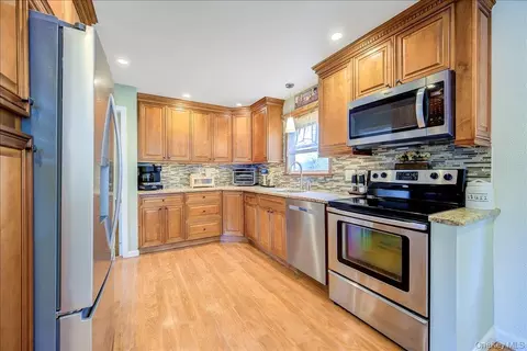 Kitchen - 17 Brian Rd, Wappingers Falls, NY 12590 photo 3 of 6