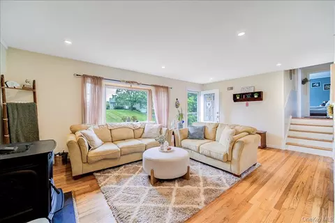 Living - 17 Brian Rd, Wappingers Falls, NY 12590 photo 1 of 4