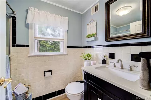 Bath - 17 Brian Rd, Wappingers Falls, NY 12590 photo 1 of 2