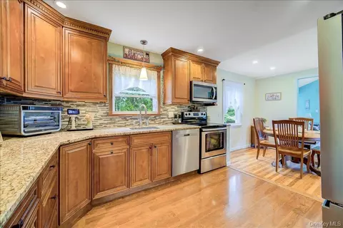 Kitchen - 17 Brian Rd, Wappingers Falls, NY 12590 photo 5 of 6
