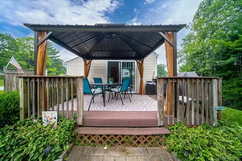 Exterior - 17 Brian Rd, Wappingers Falls, NY 12590 photo 4 of 8