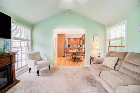 Entry Way - 17 Brian Rd, Wappingers Falls, NY 12590 photo 1 of 2
