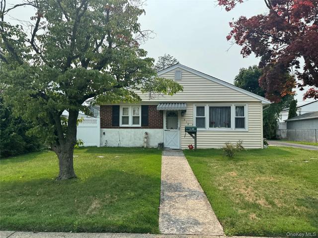 418 Wellington Rd, East Meadow, NY 11554