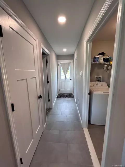 Entry Way - 82 River Glen Rd, Shawangunk, NY 12589 photo 2 of 2