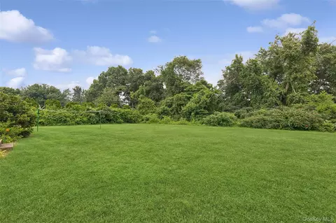 Exterior - 98 Constable Dr, Riverhead, NY 11901 photo 2 of 4