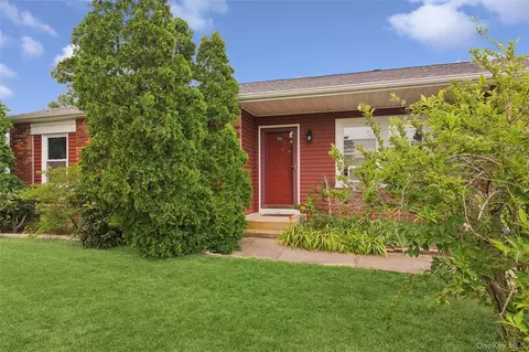Exterior - 98 Constable Dr, Riverhead, NY 11901 photo 1 of 4