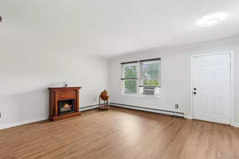 Living - 98 Constable Dr, Riverhead, NY 11901 photo 2 of 6