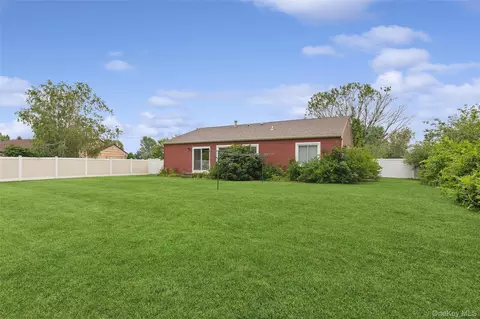 Exterior - 98 Constable Dr, Riverhead, NY 11901 photo 3 of 4