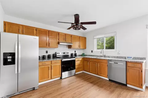 Kitchen - 98 Constable Dr, Riverhead, NY 11901 photo 1 of 3