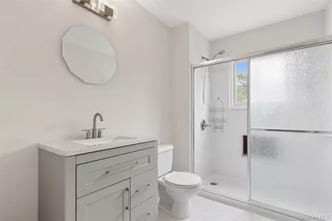 Bath - 98 Constable Dr, Riverhead, NY 11901 photo 2 of 2