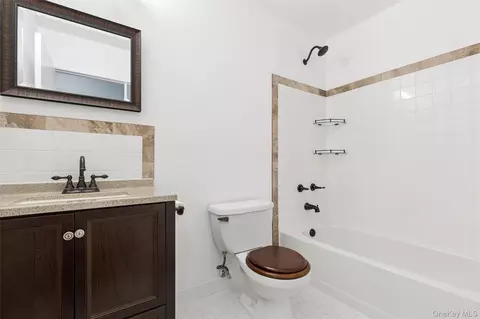 Bath - 98 Constable Dr, Riverhead, NY 11901 photo 1 of 2