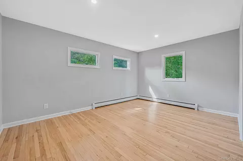 Bedroom - 194 Phyllis Dr, Patchogue, NY 11772 photo 1 of 8