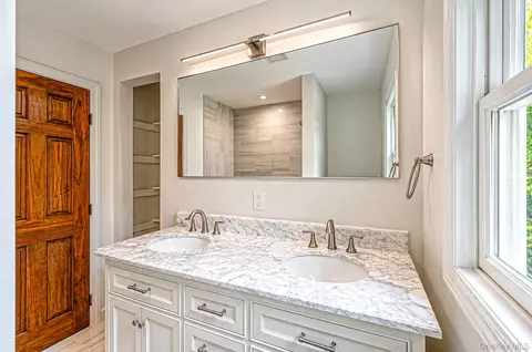 Bath - 194 Phyllis Dr, Patchogue, NY 11772 photo 2 of 3