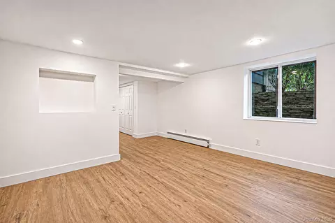 Living - 194 Phyllis Dr, Patchogue, NY 11772 photo 4 of 4