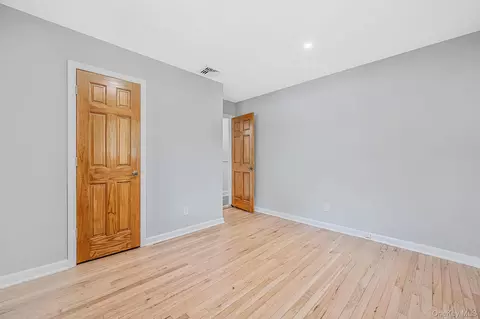 Bedroom - 194 Phyllis Dr, Patchogue, NY 11772 photo 6 of 8