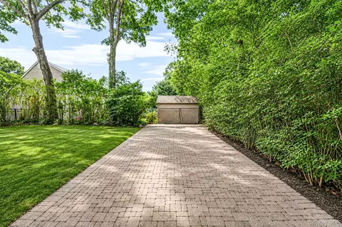 Exterior - 194 Phyllis Dr, Patchogue, NY 11772 photo 4 of 7