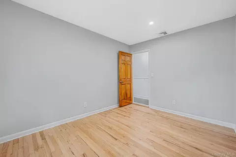 Bedroom - 194 Phyllis Dr, Patchogue, NY 11772 photo 4 of 8