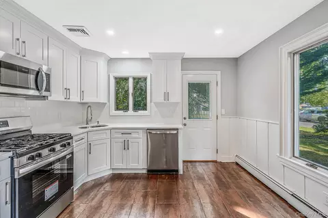 Kitchen - 194 Phyllis Dr, Patchogue, NY 11772 photo 1 of 1