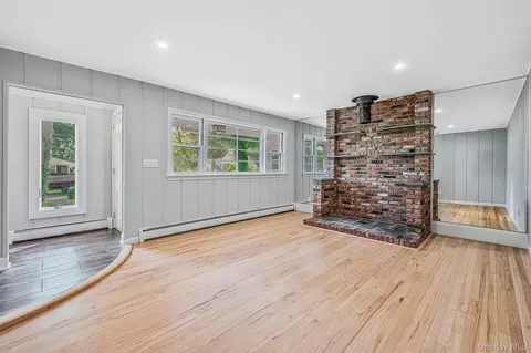 Living - 194 Phyllis Dr, Patchogue, NY 11772 photo 1 of 4